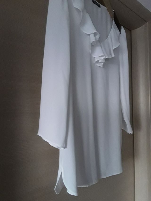 Camicia donna con volant.