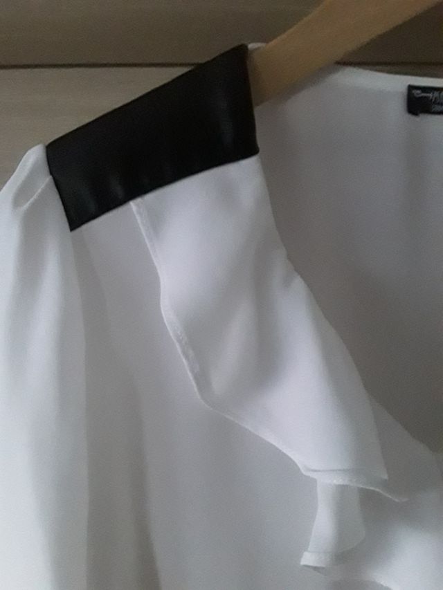 Camicia donna con volant.