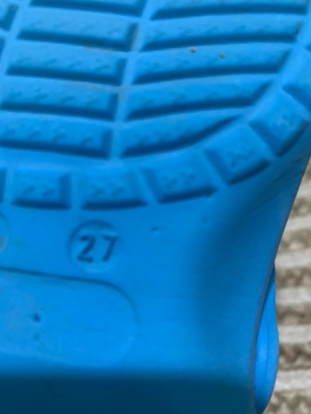 Chanclas crocs azules niño 27