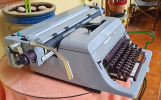 Máquina escribir vintage Olivetti 
