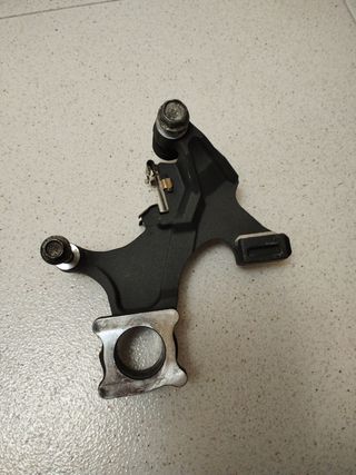 SOPORTE PINZA TRASERA SUZUKI GSX R 600 RUEDA LLANT