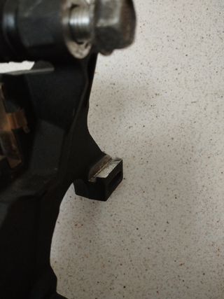 SOPORTE PINZA TRASERA SUZUKI GSX R 600 RUEDA LLANT