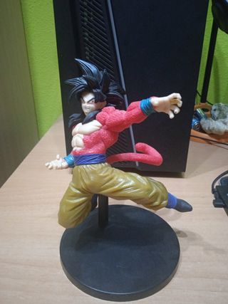 Figura Goku super saiyajin 4