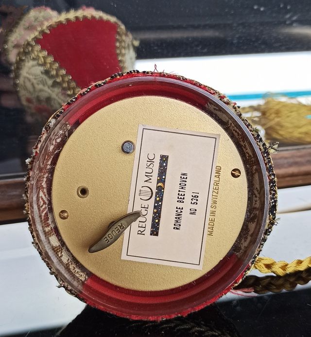 Campana in broccato, carillon Reuge