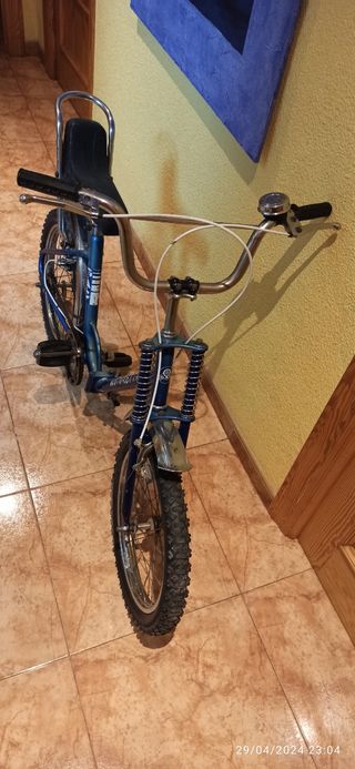 Bici motoreta retro restaurada