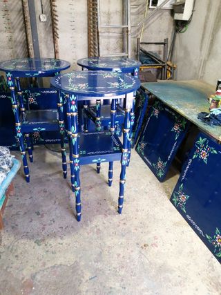 TABURETES Y MESAS ALTAS SEVILLANAS