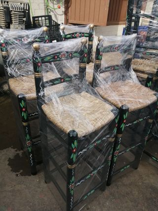 TABURETES Y MESAS ALTAS SEVILLANAS