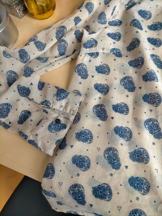 Camisa con calaveras