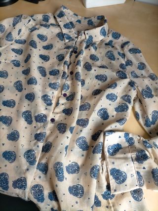 Camisa con calaveras