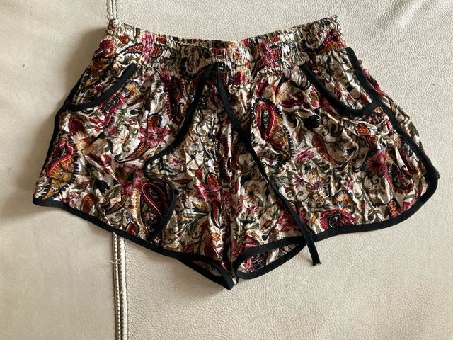 Pantalon corto. Short estampado 