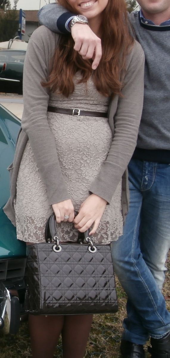 Vestito beige con ricamo tipo pizzo