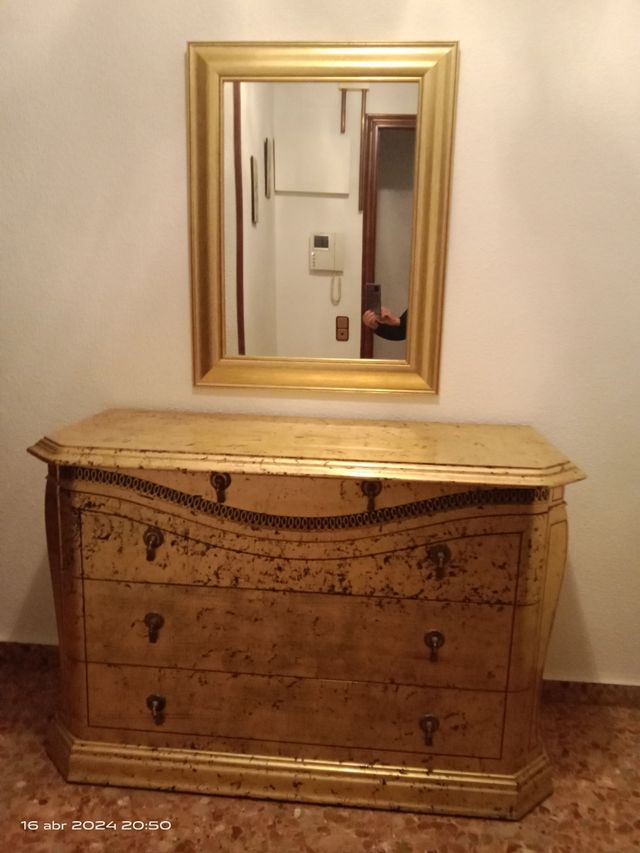Cómoda y espejo