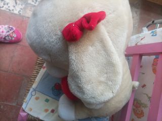 Peluche de perrito amoroso y cariñoso