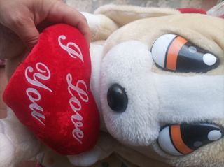 Peluche de perrito amoroso y cariñoso
