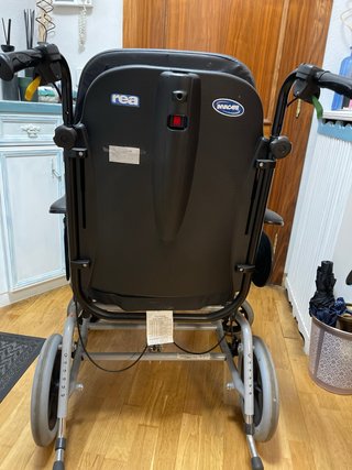 Silla de ruedas basculante