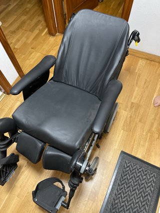 Silla de ruedas basculante