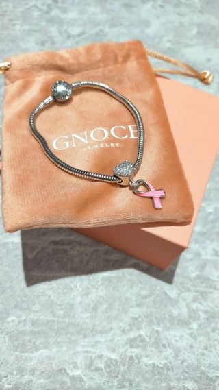 Braccialetto o pendente per la sensibilizzazione sul cancro al seno