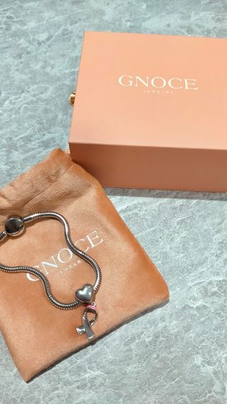 Braccialetto o pendente per la sensibilizzazione sul cancro al seno