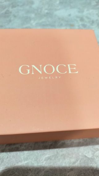 Braccialetto o pendente per la sensibilizzazione sul cancro al seno