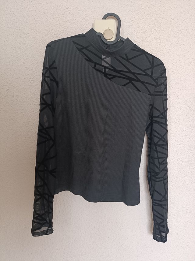 Camiseta de maya y cuello alto