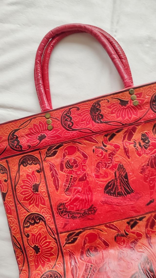 Bolsa de cuero repujado gran capacidad