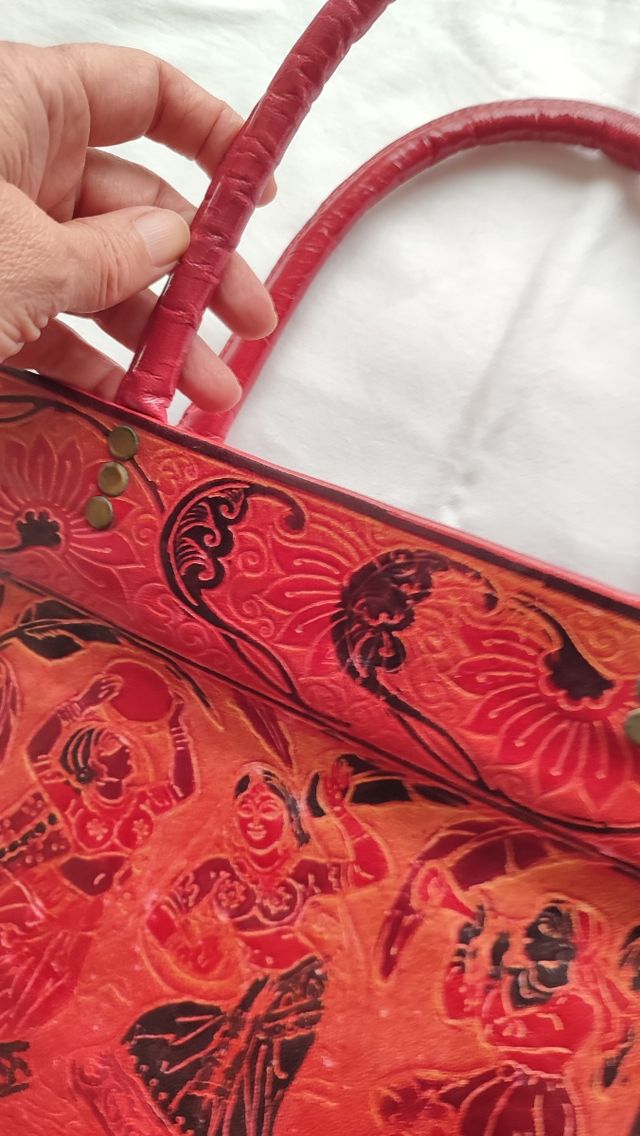 Bolsa de cuero repujado gran capacidad