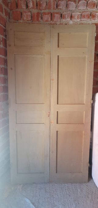 Puertas de madera maciza dobles antiguas