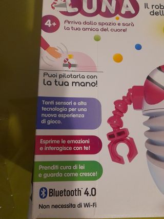 Luna robot delle emozioni lisciani