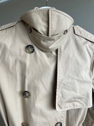 Trench coat (gabardina) de mujer de Massimo Dutti 