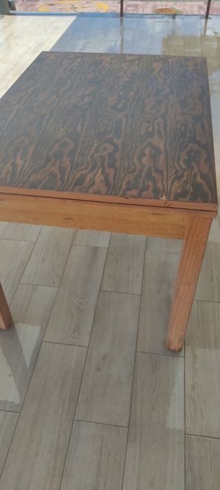 Mesa y sillas