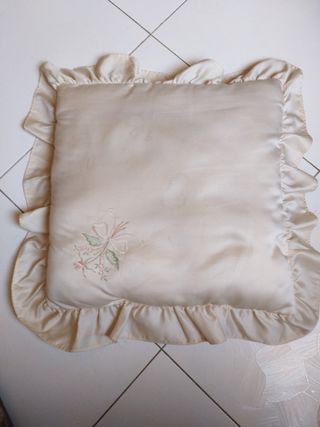 Cojín de raso con relleno