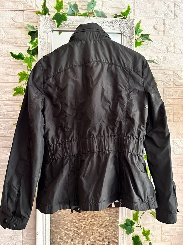 Chaqueta cortavientos impermeable.