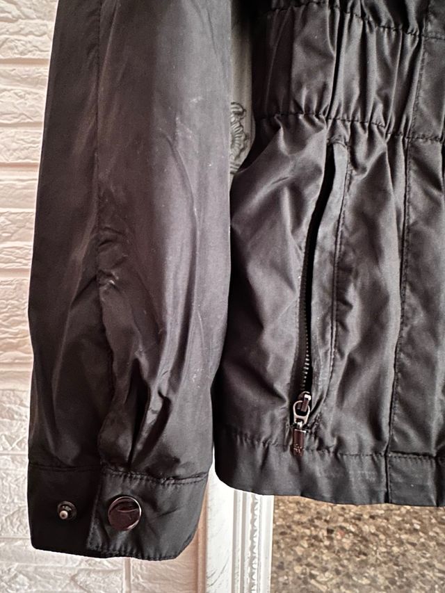 Chaqueta cortavientos impermeable.