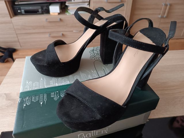 Sandalia tacón negra