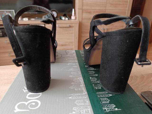 Sandalia tacón negra