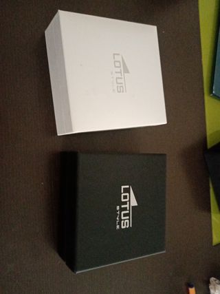 2 cajas + bolsa de joyería Lotus