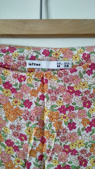 Falda pantalón de flores Lefties