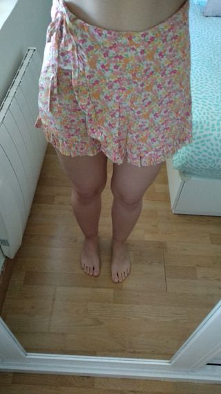 Falda pantalón de flores Lefties