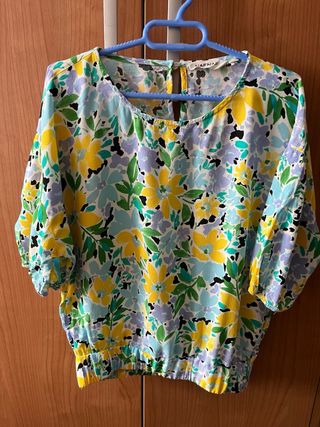 Camiseta flores Naf Naf