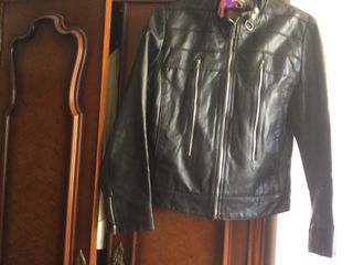 Chaqueta negra piel