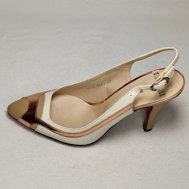 Zapato salón destalonado