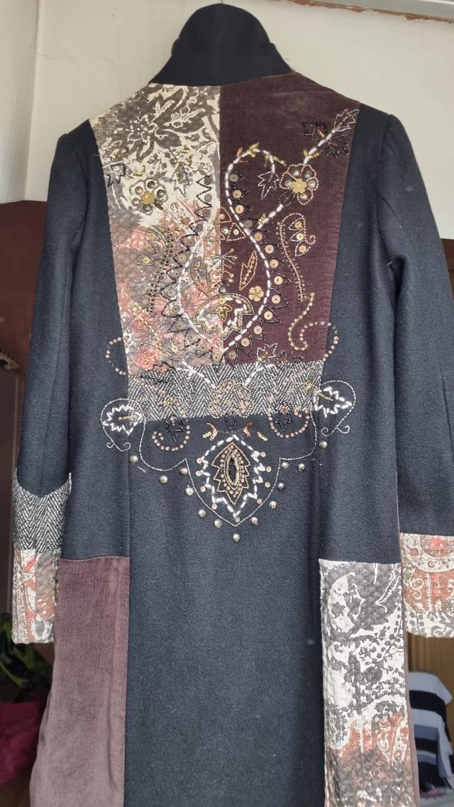 Abrigo de mujer cruzado estilo cosaco