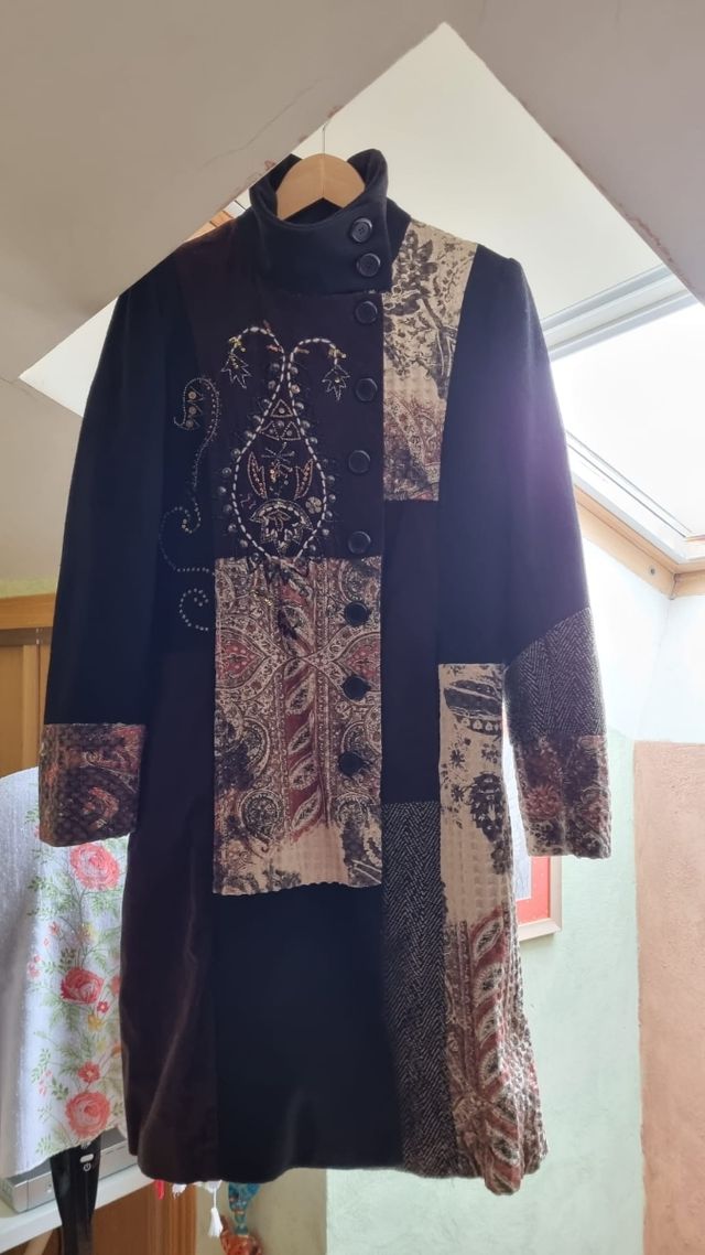 Abrigo de mujer cruzado estilo cosaco