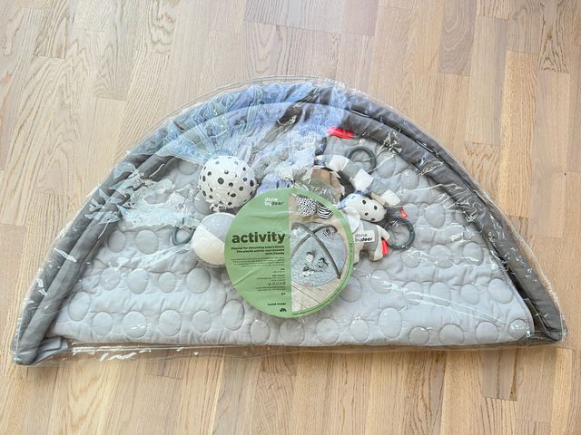 Gimnasio bebé Done by Deer gris