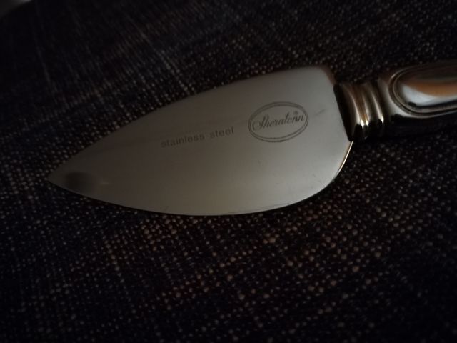 Coltello scagliatore per formaggi duri e grana