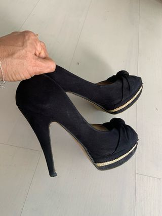 Zapato de salón negro