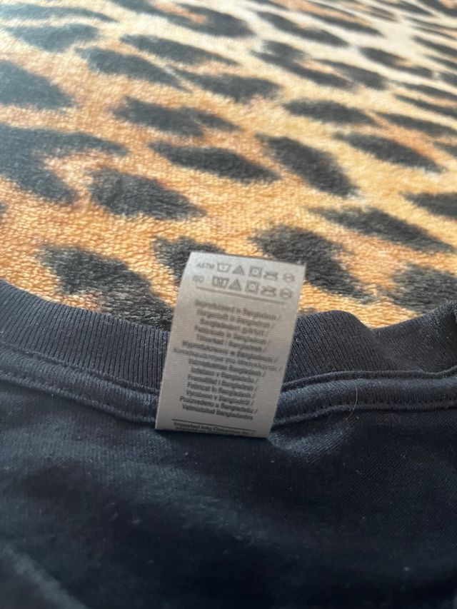 Camiseta negra manga corta Hot Stuff