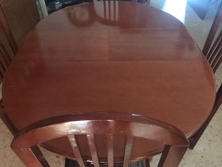Mesa extensible de madera y 4 sillas 