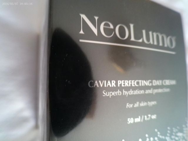 Crema da giorno perfezionante al caviale Neolumo