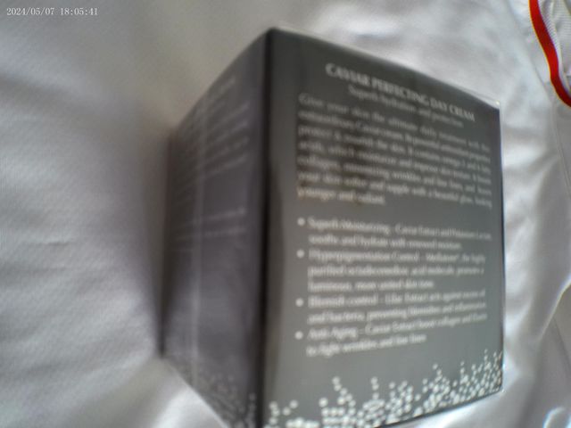 Crema da giorno perfezionante al caviale Neolumo